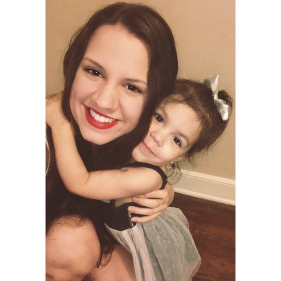 Profile Picture of Ashley Gebauer (@arianasmom) on Poshmark