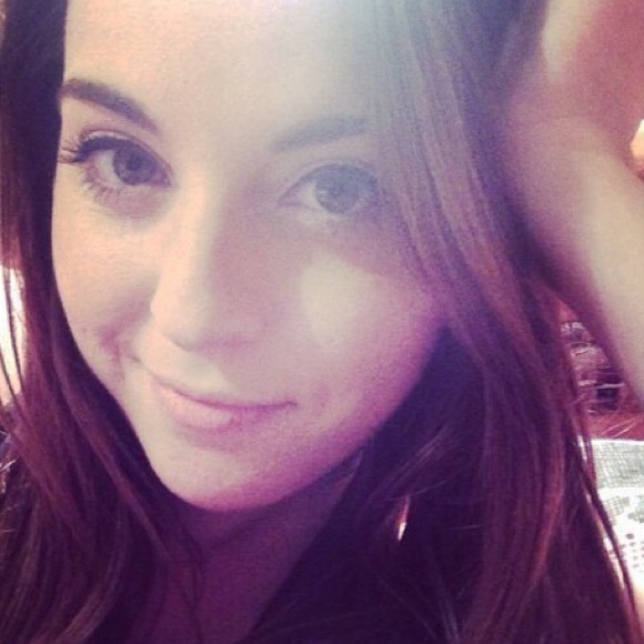 Profile Picture of Alyssa Scott (@alyscott00) on Poshmark