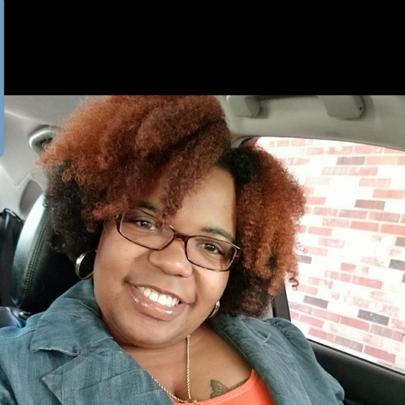 Profile Picture of Glenda Jolly (@ninajolly3) on Poshmark