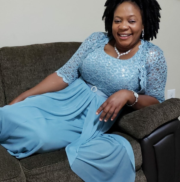 Profile Picture of Brenda Adiele (@brendaadiele) on Poshmark