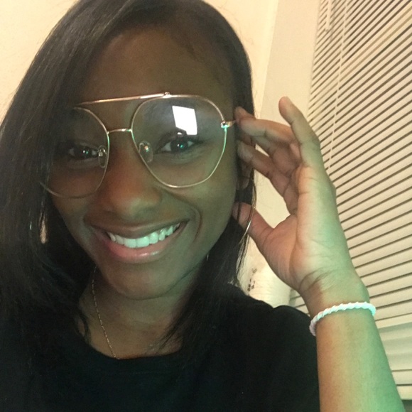 Profile Photo of Timirah Rollerson (@timirah26) on Poshmark