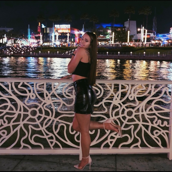 Profile Picture of Nicole Divincenzo (@nchenzo13) on Poshmark