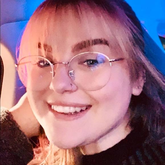 Profile Picture of Haley Nofsinger (@haleynofsinger) on Poshmark