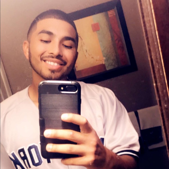 Profile Picture of Andrew Solis (@kinggdrew) on Poshmark