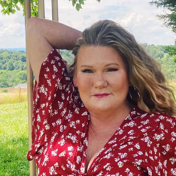 Profile Picture of Kim Humphreys (@nicbranmia) on Poshmark
