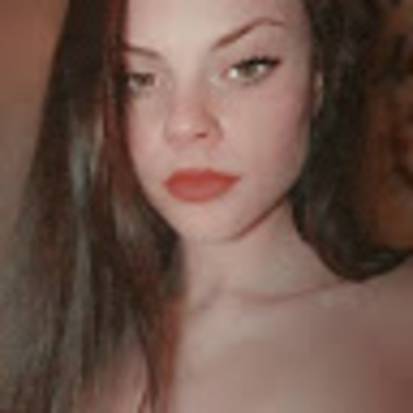 Profile Picture of Chloe Reneé (@lilbabyychlo) on Poshmark