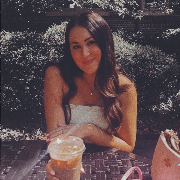 Profile Picture of Mazie Senecal (@mazieestelle) on Poshmark