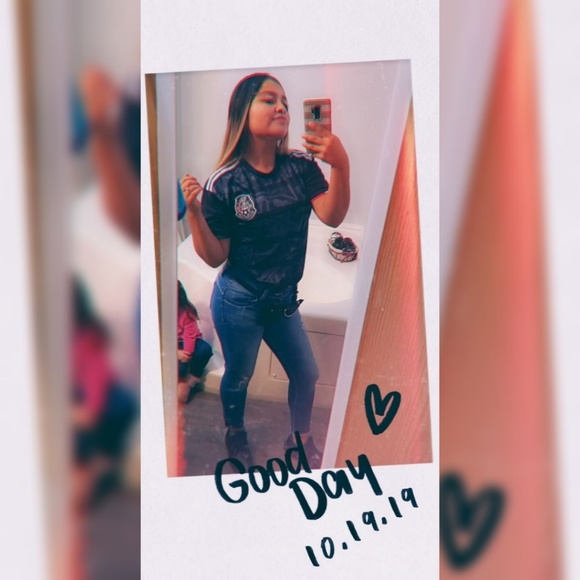 Profile Picture of Hernandez Jasmine (@h_jasmine) on Poshmark