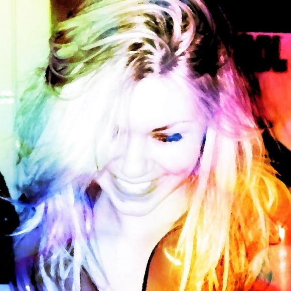 Profile Picture of April Watters (@wattersae) on Poshmark