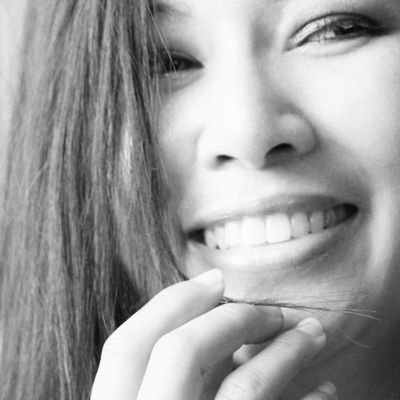 Profile Picture of Leela Punyaratabandhu (@SheSimmers) on Twitter