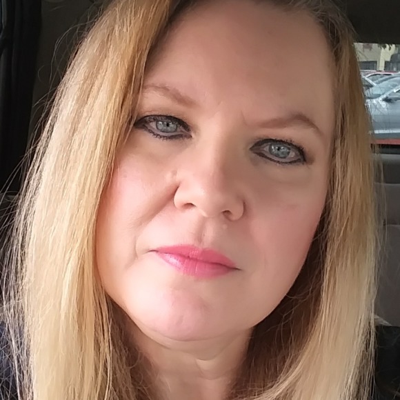 Profile Picture of Kathy Simonik (@wolvesrule) on Poshmark