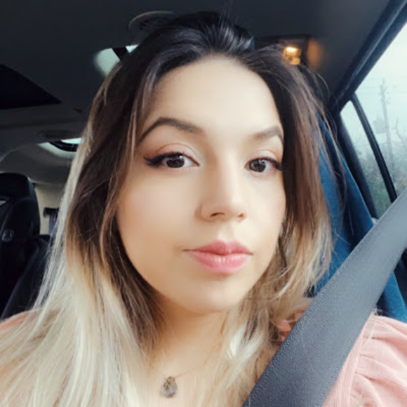 Profile Picture of Valeria Hiracheta (@v_hiracheta) on Poshmark