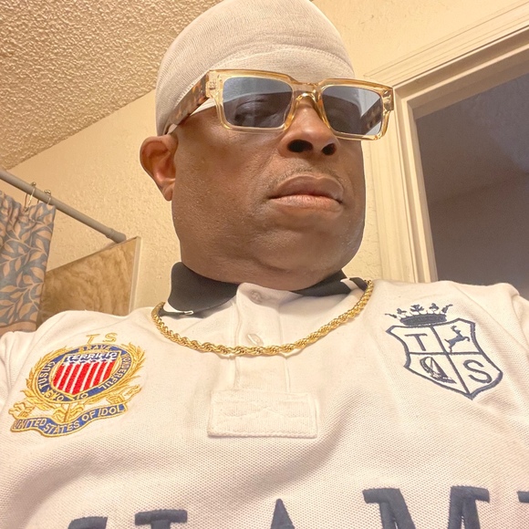 Profile Picture of Jeffery Stewart (@canesz) on Poshmark