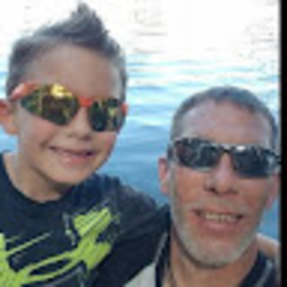 Profile Picture of David Hershberger (@davehersh1975) on Poshmark