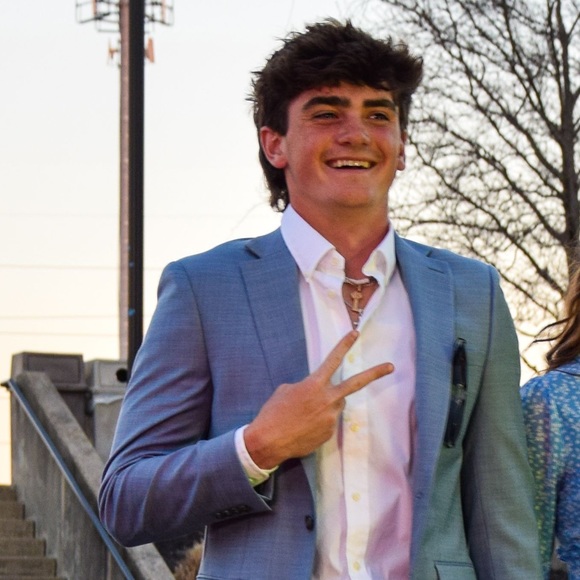 Profile Picture of Luke Hammond (@hammondofficial) on Poshmark