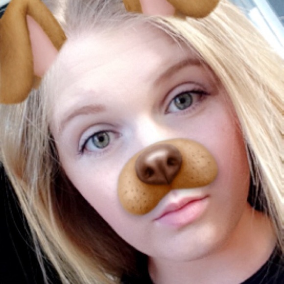 Profile Picture of Janae Reiley (@janaereiley) on Poshmark
