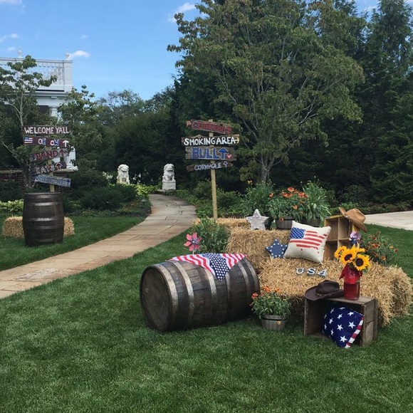 Profile Picture of Audrey Thomas (@audreytyrrell) on Poshmark