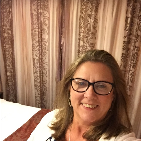 Profile Picture of Alice Reid (@revalice) on Poshmark