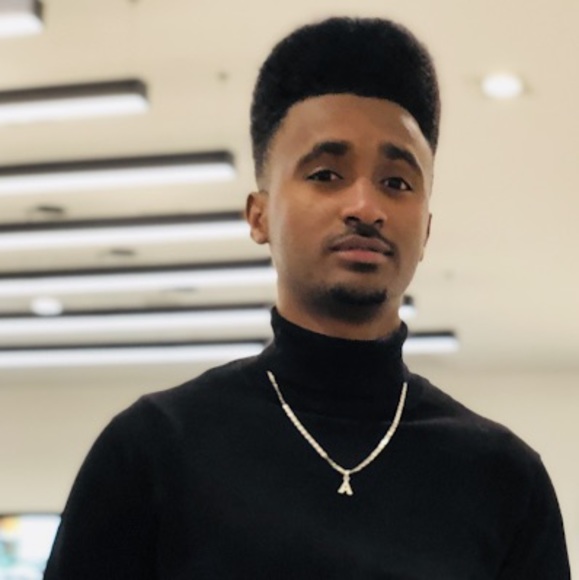 Profile Picture of Ararso Tarafa (@oliyad999) on Poshmark