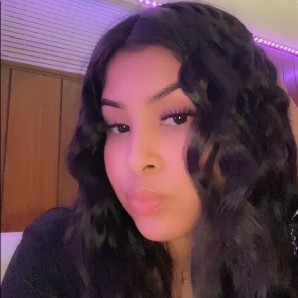 Profile Picture of Daniela Nava (@itzzdanielaa2) on Poshmark