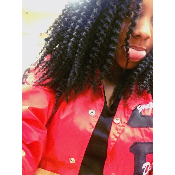 Profile Picture of Tyanna Colbourne (@stylebytyanna) on Poshmark