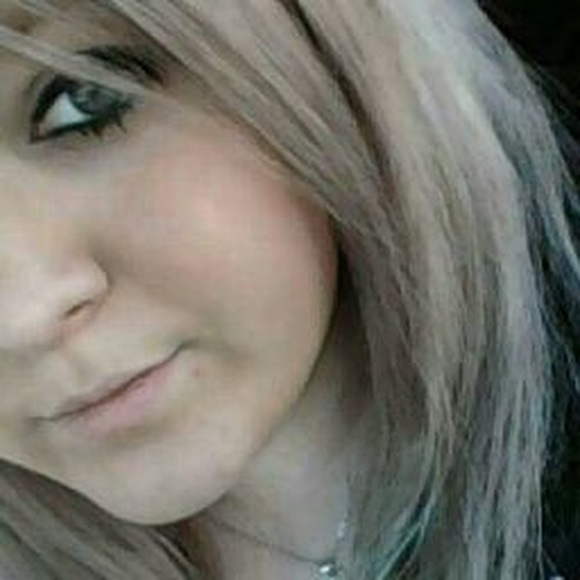 Profile Picture of Amanda Osburn (@amanda_osburn) on Poshmark