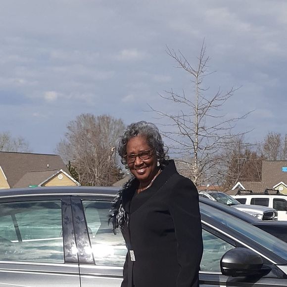 Profile Picture of Bobbie Keys (@bobbiekeys1949) on Poshmark
