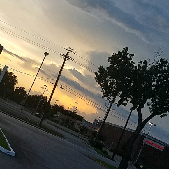 Profile Picture of Arlet Melgoza (@amber_2002) on Poshmark