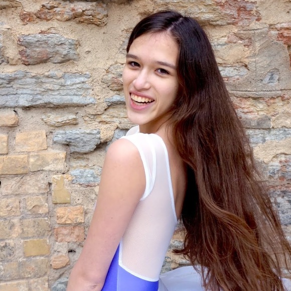 Profile Picture of Eva Phan (@evakimdesigns) on Poshmark