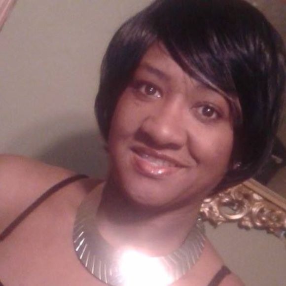 Profile Picture of Debbie Alexander (@delicate46) on Poshmark