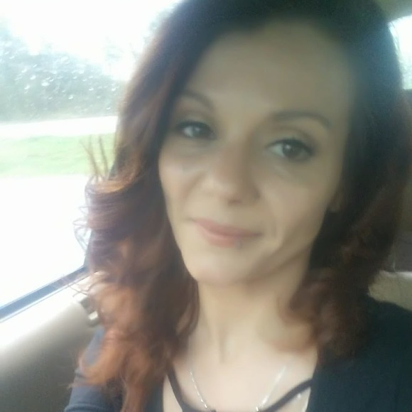 Profile Picture of Terri Cardwell (@witchywoman223) on Poshmark