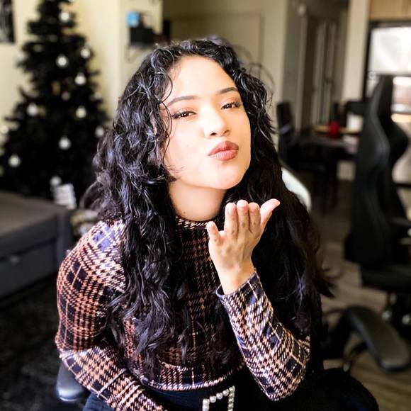 Profile Picture of Arely Sanchez (@arelyes) on Poshmark