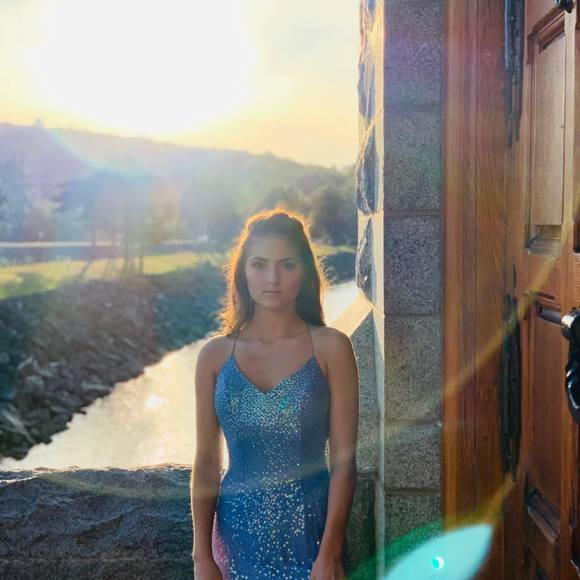 Gabby Gilhooly - Poshmark Profile Picture of Gabby Gilhooly (@pearlwaterprep) on Poshmark