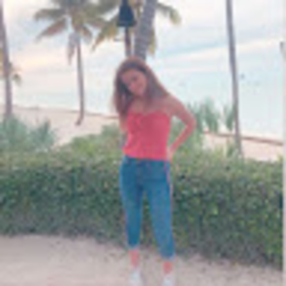 Profile Picture of Bianca Lupinacci (@blupinacci) on Poshmark