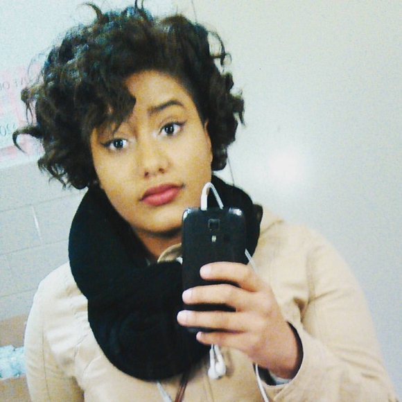 Profile Picture of Sonia Santiago (@nenaxo98) on Poshmark