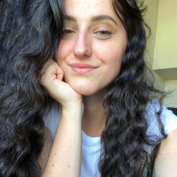 Profile Picture of Jade Bougie (@jadebellarose) on Poshmark