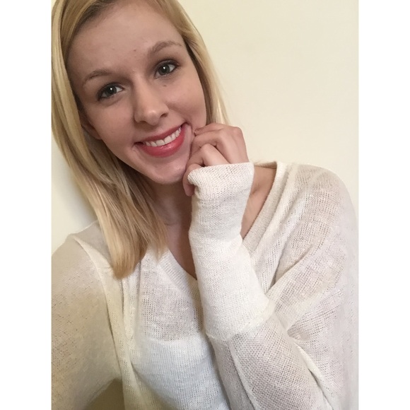 Profile Picture of Karlee Luberda (@karlee_nicolexo) on Poshmark