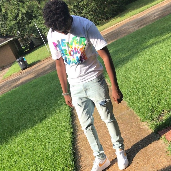 Profile Picture of Devon Bryant (@officialdev322) on Poshmark