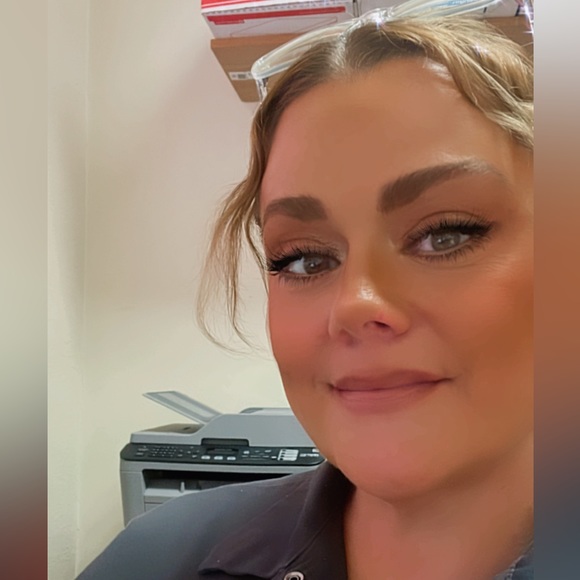 Profile Picture of Suzanne Freeman (@suzyq503) on Poshmark