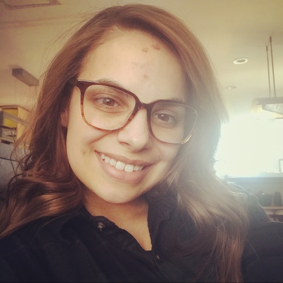 Profile Picture of Amanda Davidson (@anbrimhall) on Poshmark