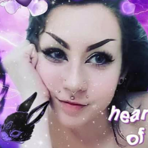 Profile Picture of Karyssa Bruffett (@unsettling) on Poshmark
