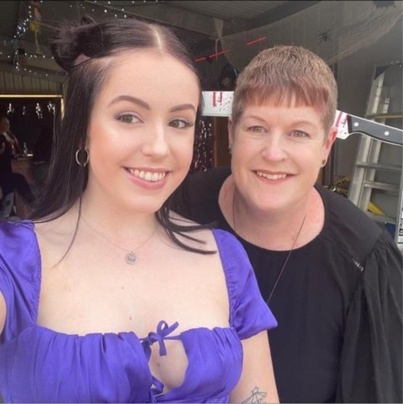 Profile Picture of Andrea Shadbolt (@andreashad) on Poshmark