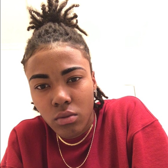 Profile Picture of Chaz Duson (@kissmychaz) on Poshmark