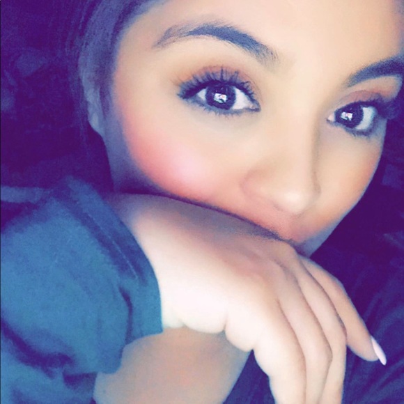 Profile Picture of Carla Alvarez (@alvarez1282) on Poshmark