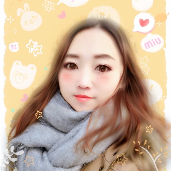 Profile Picture of Wen Luo (@mandyluo320) on Poshmark