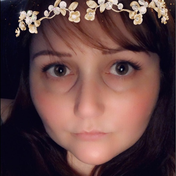 Profile Picture of Jennifer Ringger (@jennrin82) on Poshmark