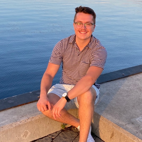 Profile Picture of Alex Nadeau (@alex_nadeau) on Poshmark