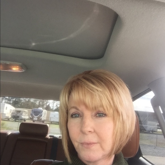 Profile Picture of Dianne Douglas (@ddouglas64) on Poshmark