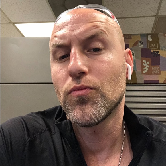 Profile Picture of Daniel Zalenski (@drzii) on Poshmark