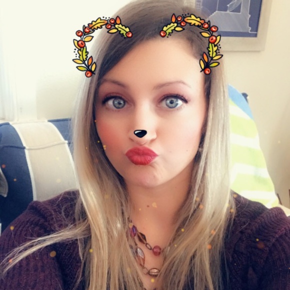 Profile Picture of Jessica Knill (@love2buy333) on Poshmark